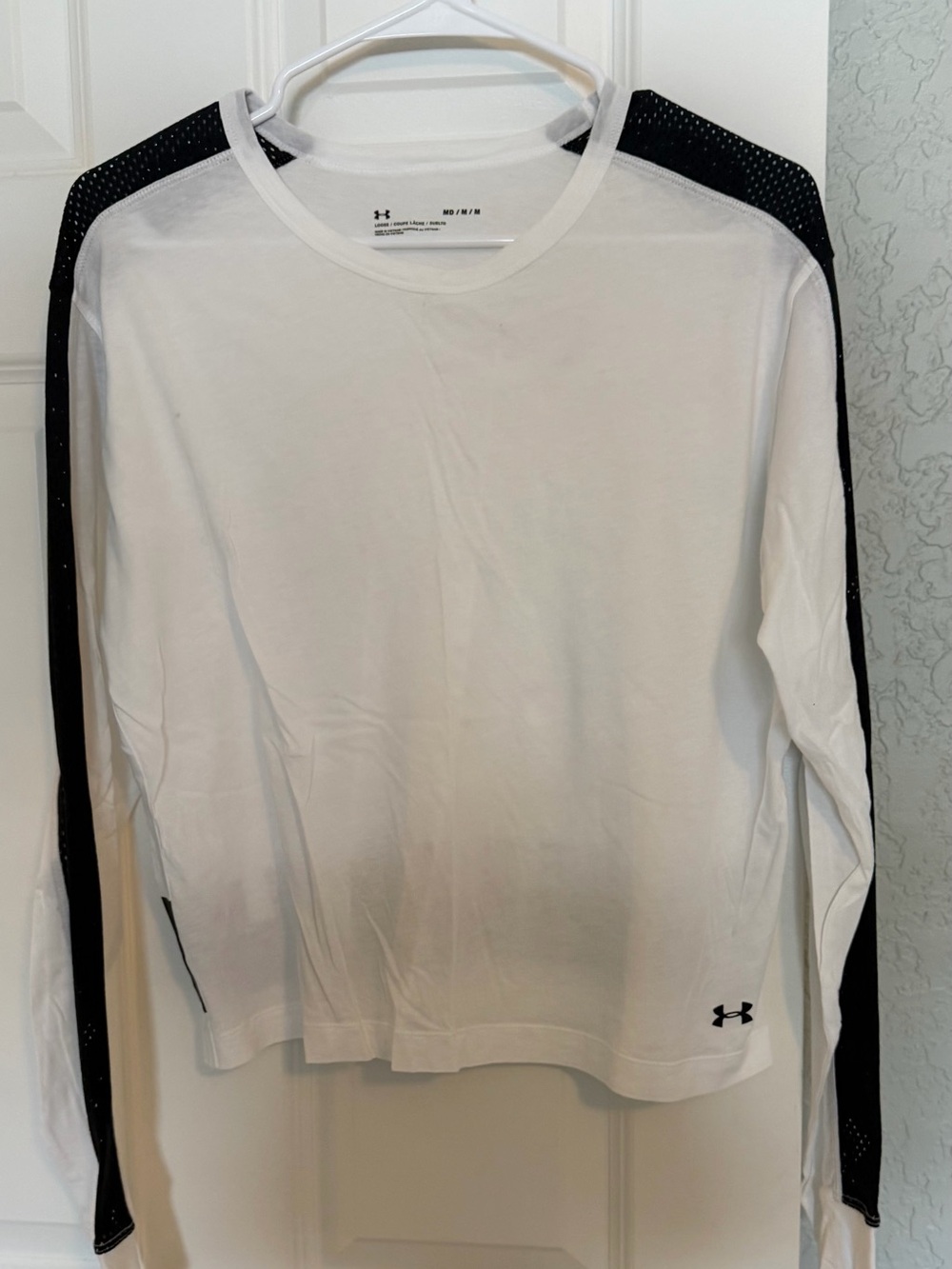 Under Armour Women's Long Sleeve White/Black Long Sleeve Loose Fit Sz M